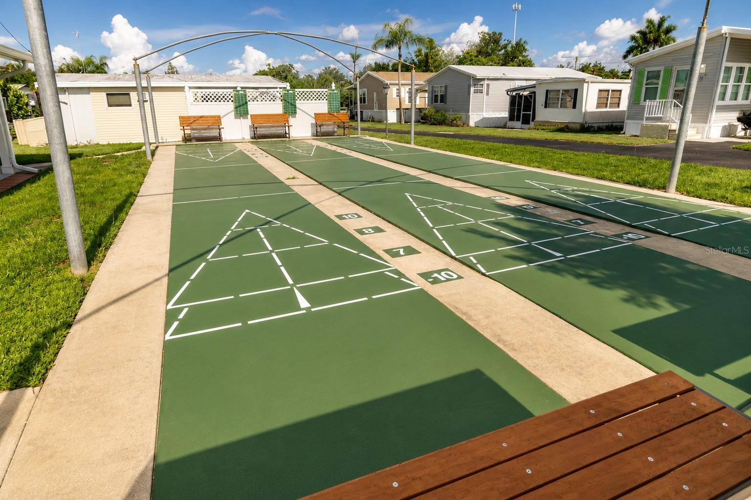 Shuffle board