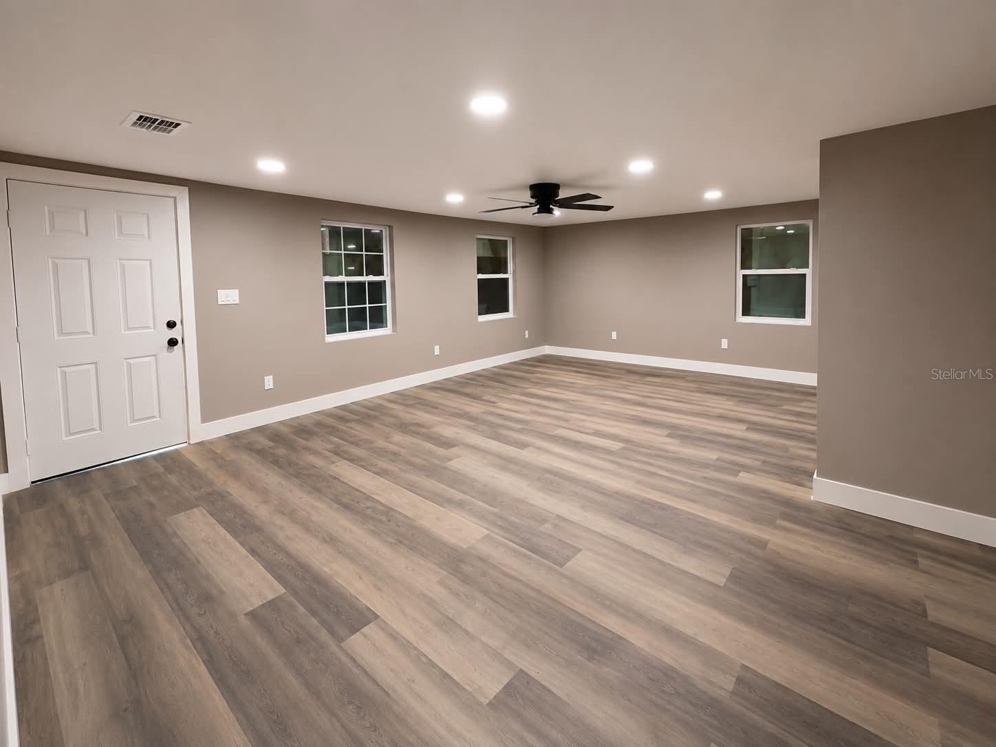 2509 Dixie Ave, Sarasota, FL 34234 — photo 4 of 15