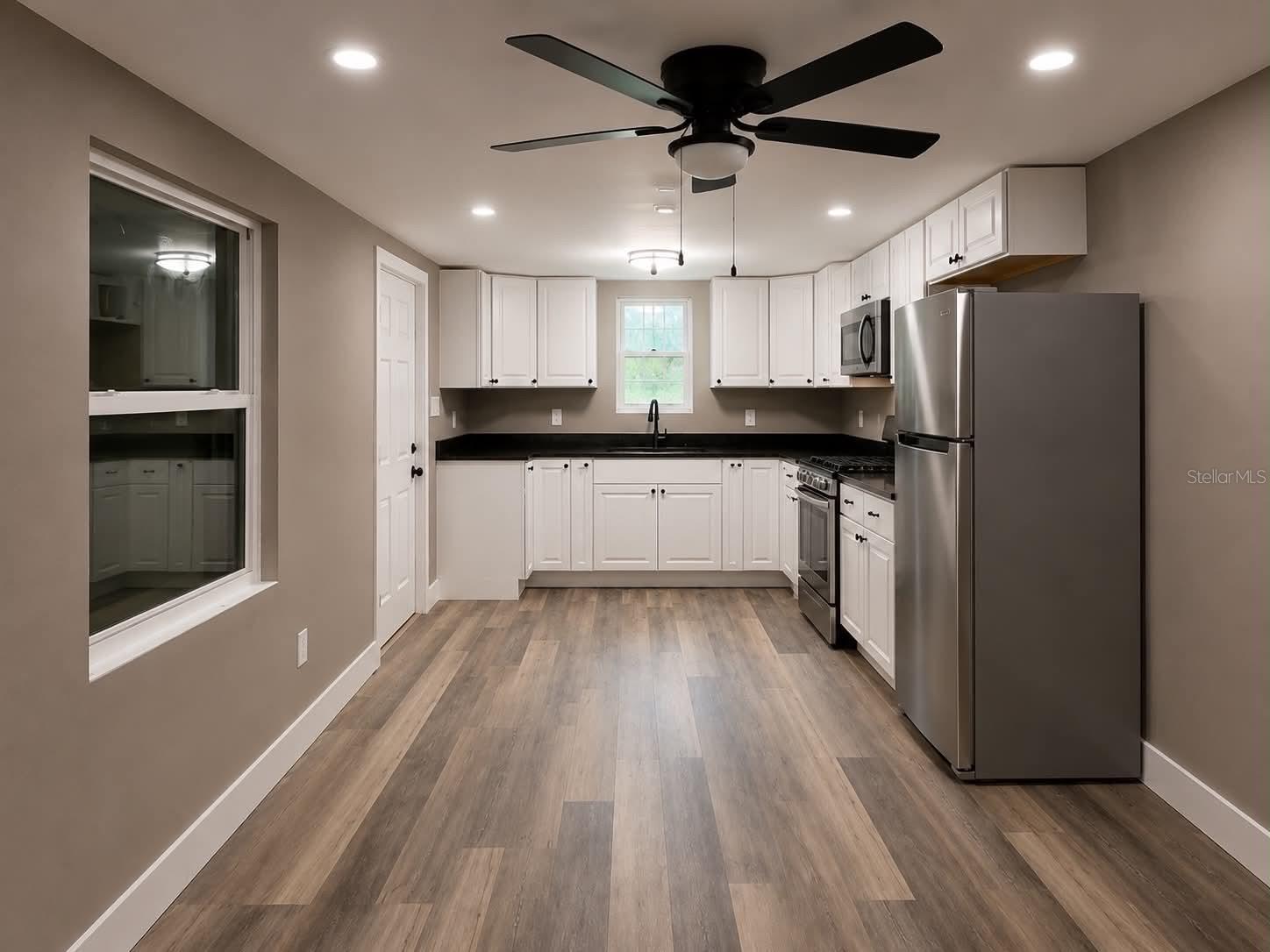 2509 Dixie Ave, Sarasota, FL 34234 — photo 7 of 15
