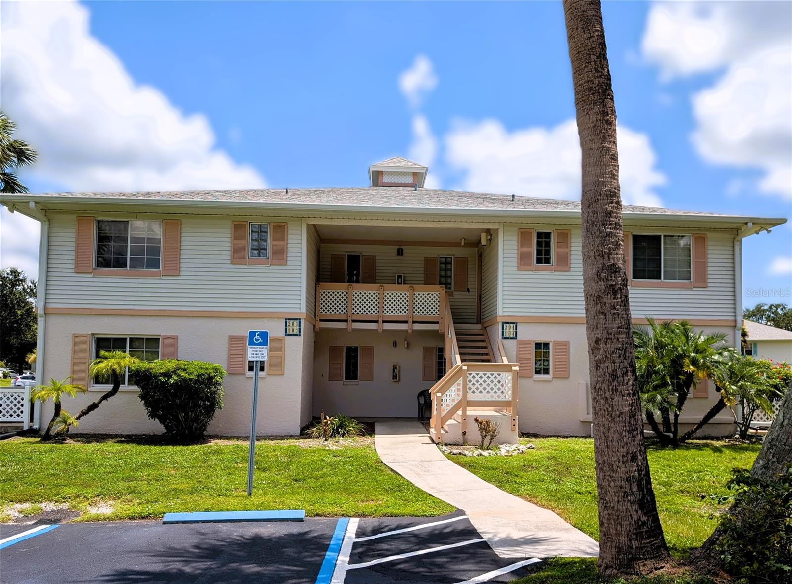 1051 Forrest Nelson Blvd #L204