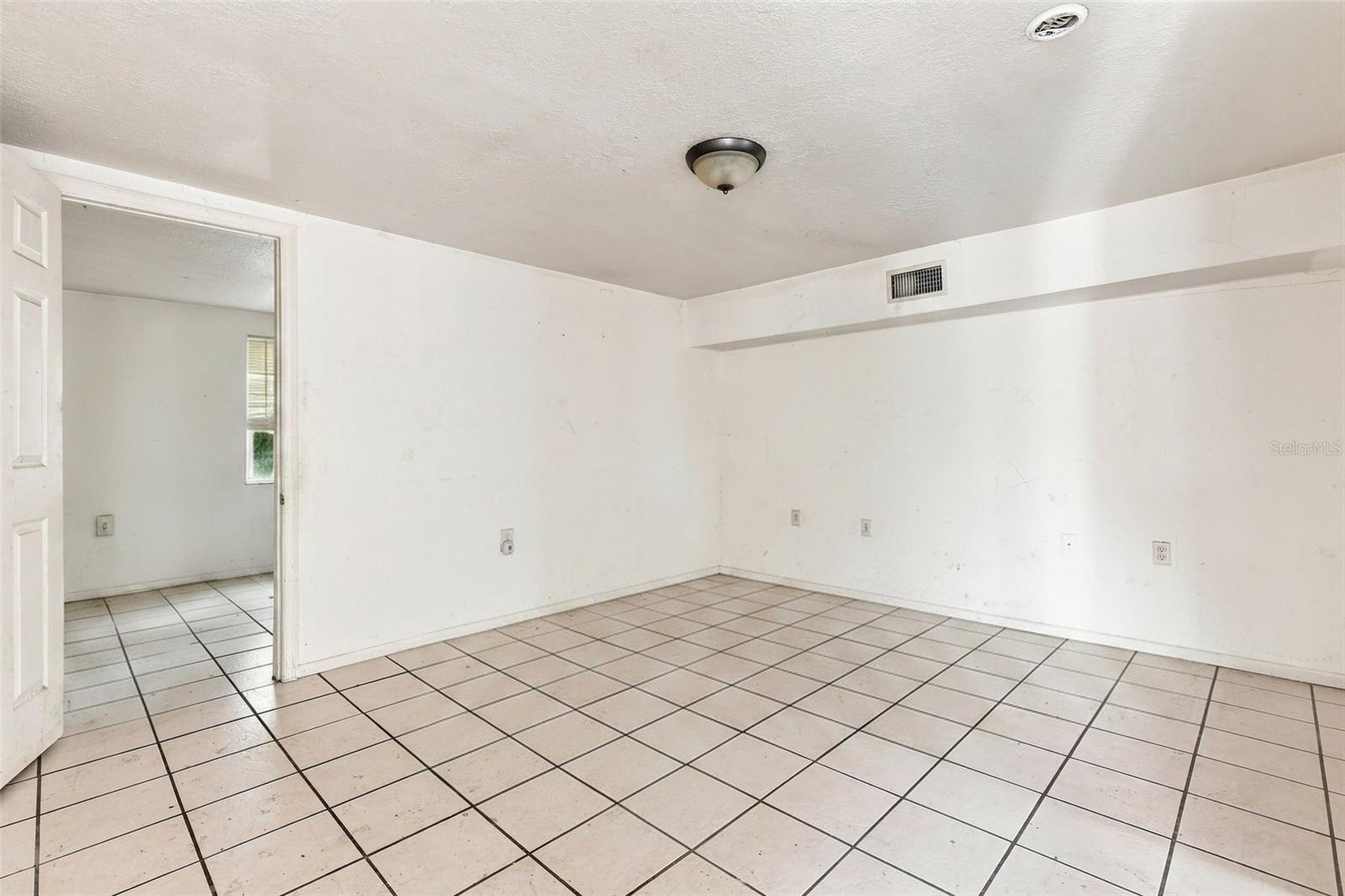 1672 10th St, Sarasota, FL 34236 — photo 13 of 29