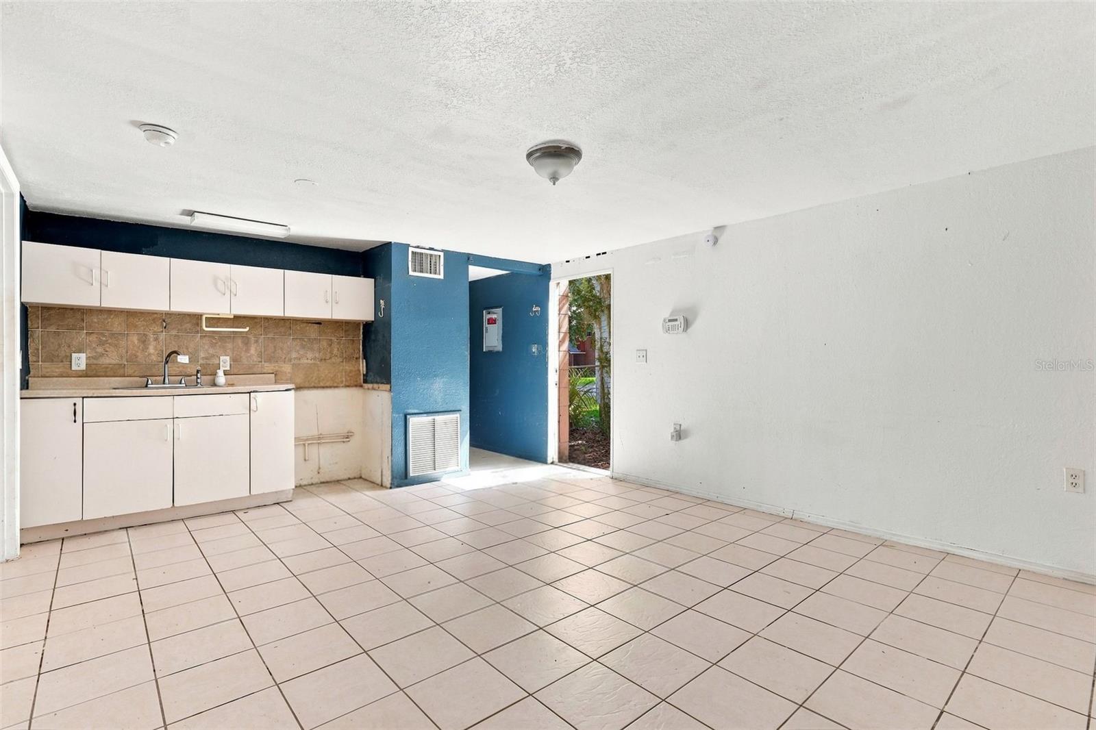 1672 10th St, Sarasota, FL 34236 — photo 3 of 29