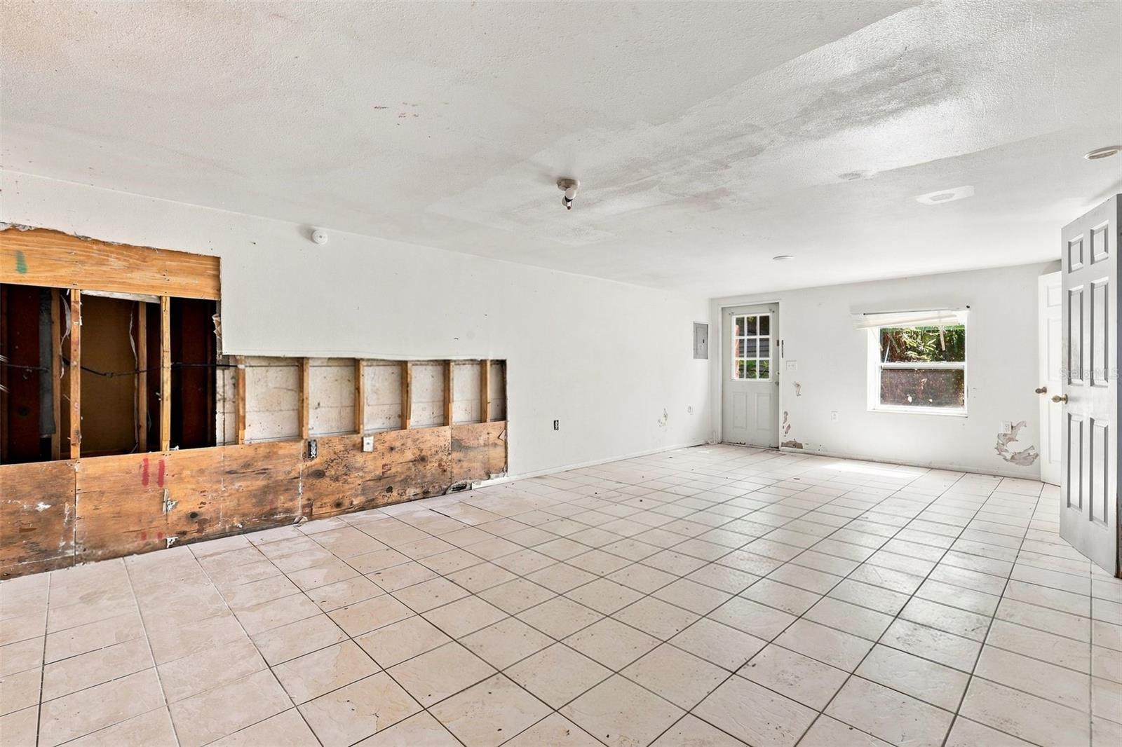 1672 10th St, Sarasota, FL 34236 — photo 5 of 29