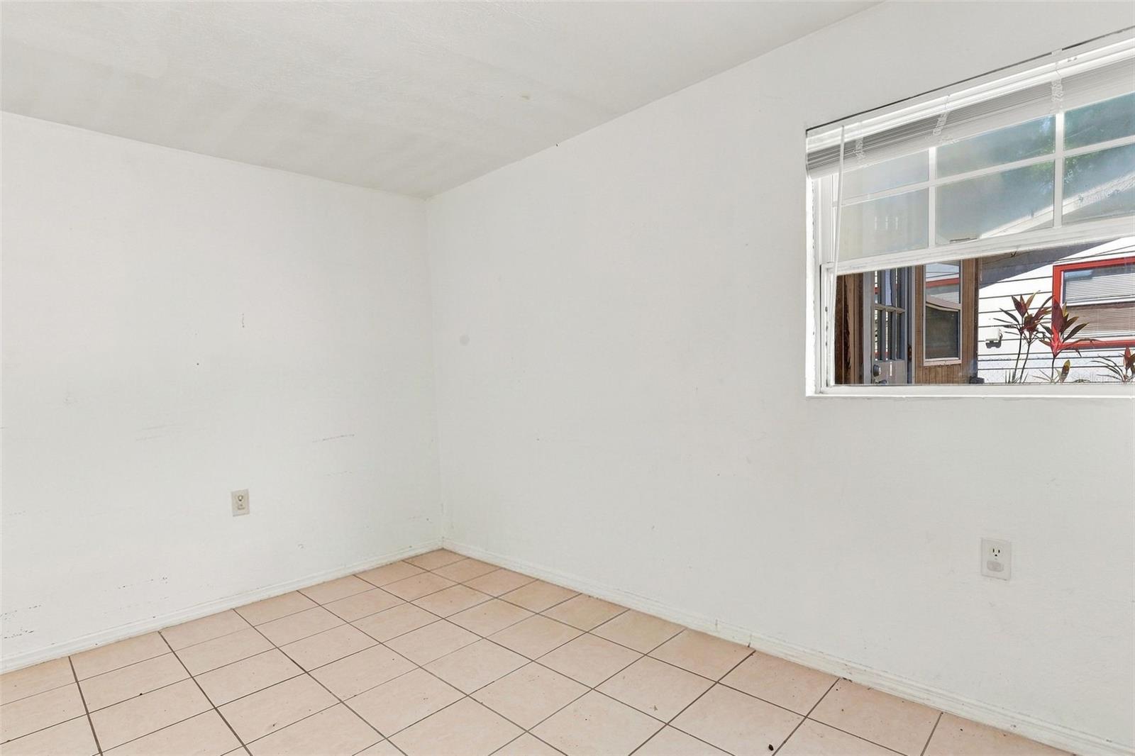 1672 10th St, Sarasota, FL 34236 — photo 10 of 29