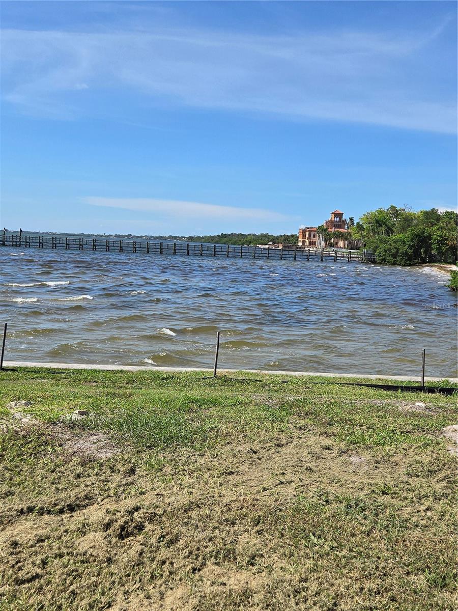 337 N Shore Dr, Sarasota, FL 34234 — photo 1 of 1