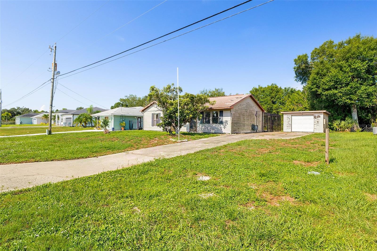 327 Harbor Blvd, Port Charlotte, FL 33954 — photo 5 of 34