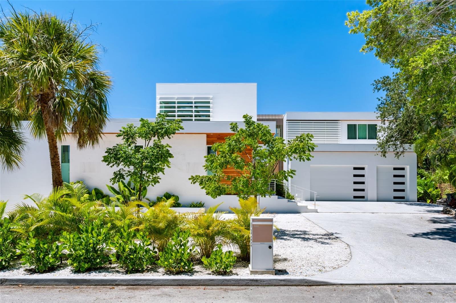 1355 Roberts Bay Ln, Sarasota, FL 34242 — photo 3 of 100