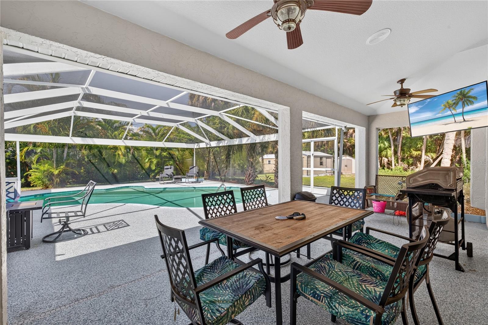 Covered lanai space