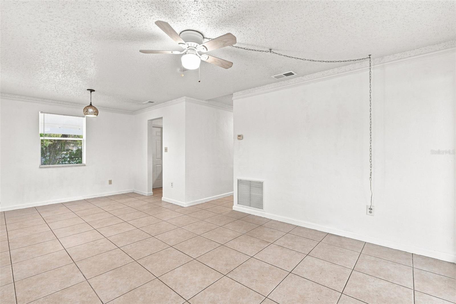 Smooth Transition from Living Area to Kitchen