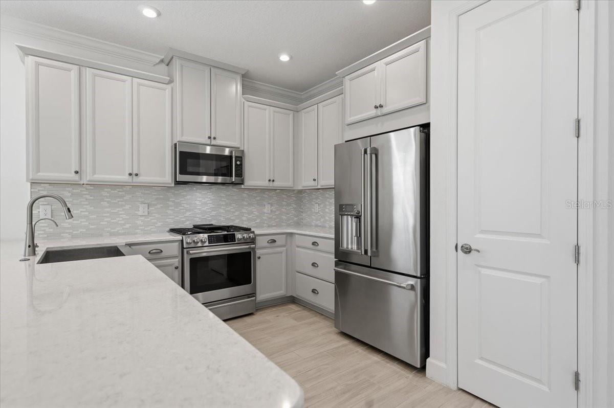 8370 Velda Trl, Sarasota, FL 34241 — photo 11 of 64