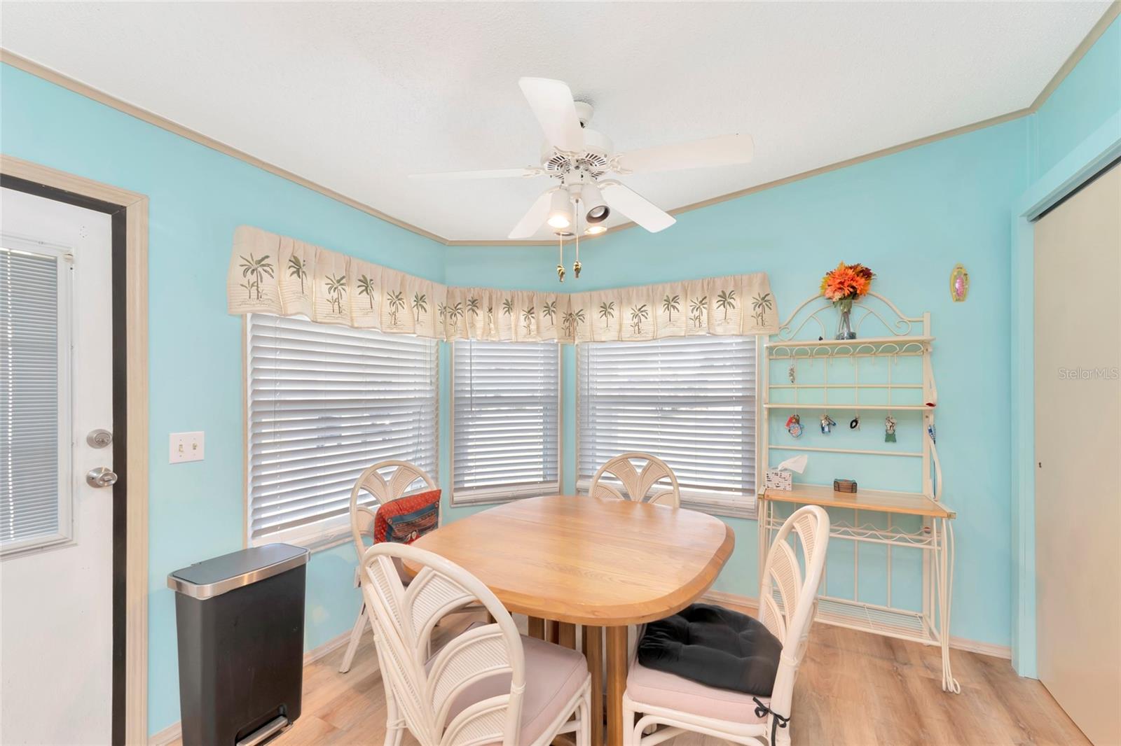 Eat-In Kitchen
