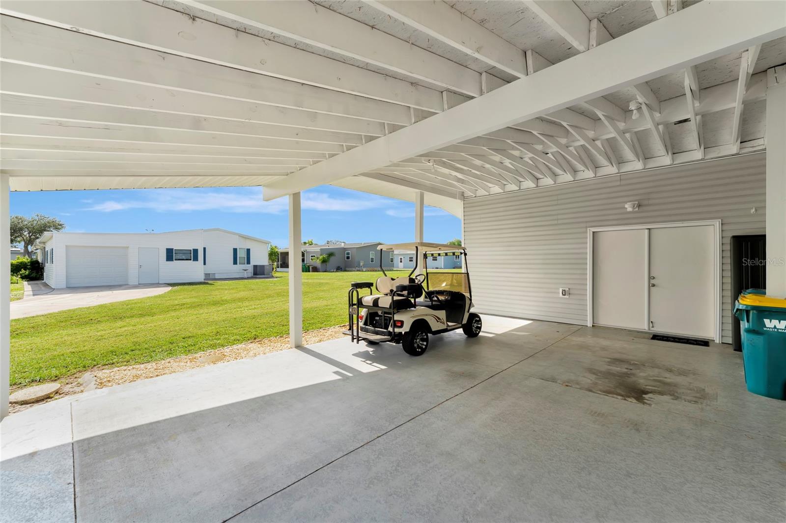 New Carport with plenty of parking space!