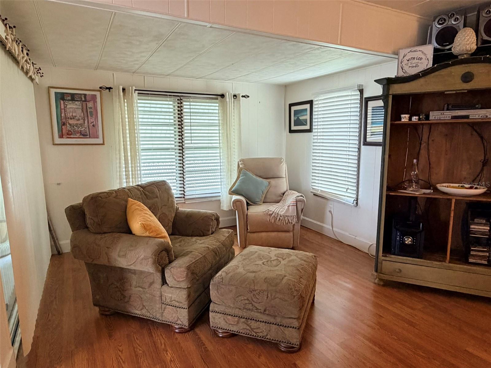 Livint Room