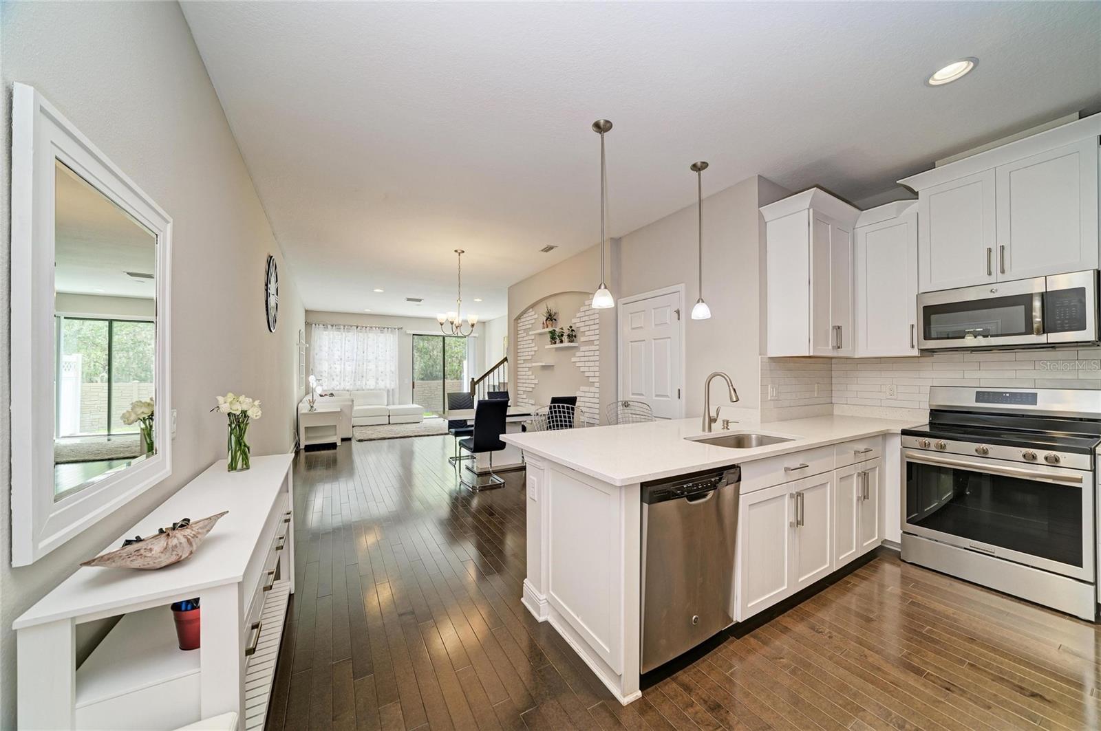 4991 Oarsman Ct, Sarasota, FL 34243 — photo 5 of 48
