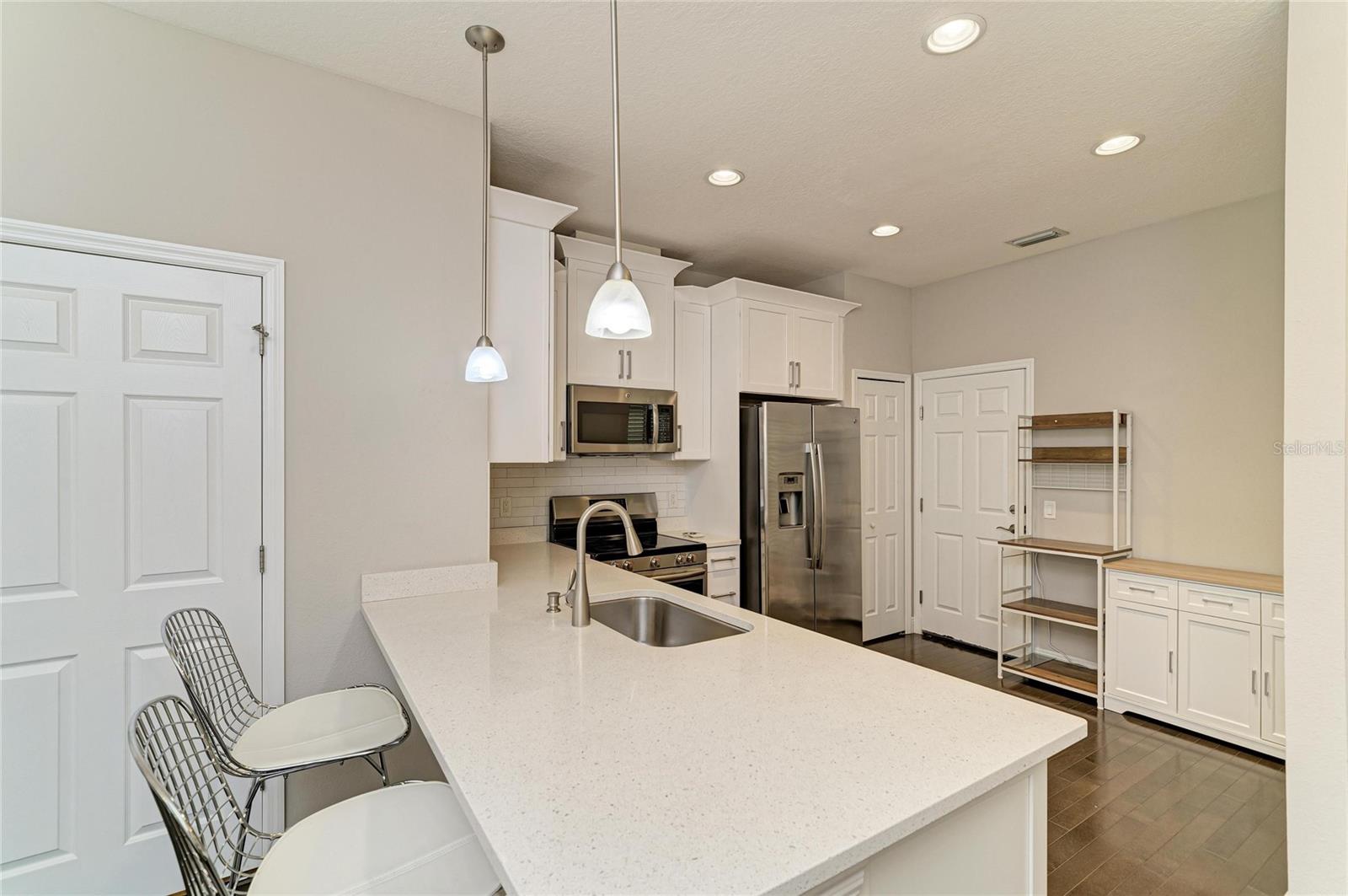 4991 Oarsman Ct, Sarasota, FL 34243 — photo 8 of 48