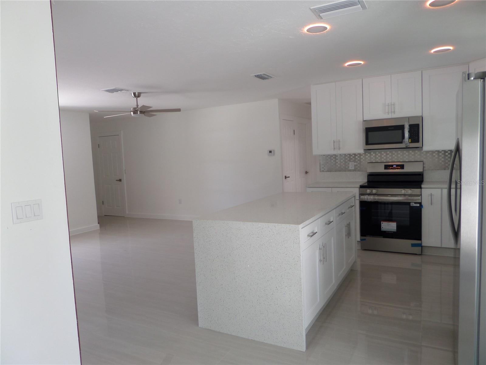 4925 Silk Oak Dr, Sarasota, FL 34232 — photo 11 of 50