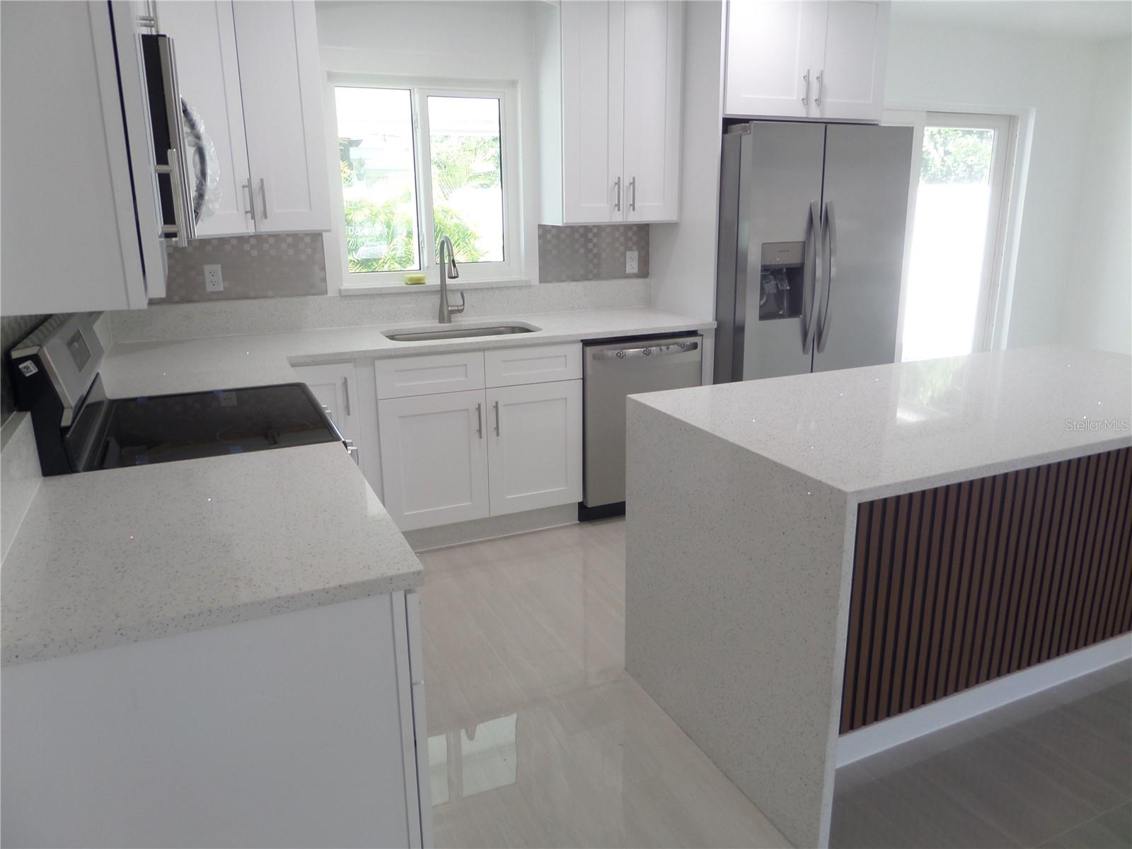 4925 Silk Oak Dr, Sarasota, FL 34232 — photo 12 of 50