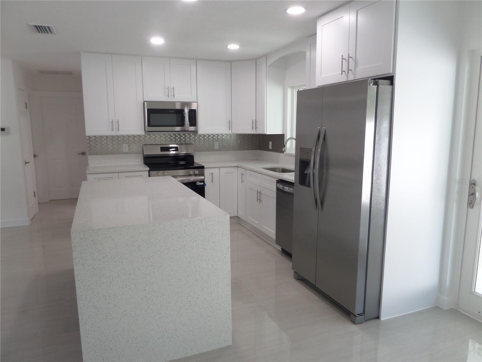 4925 Silk Oak Dr, Sarasota, FL 34232 — photo 15 of 50