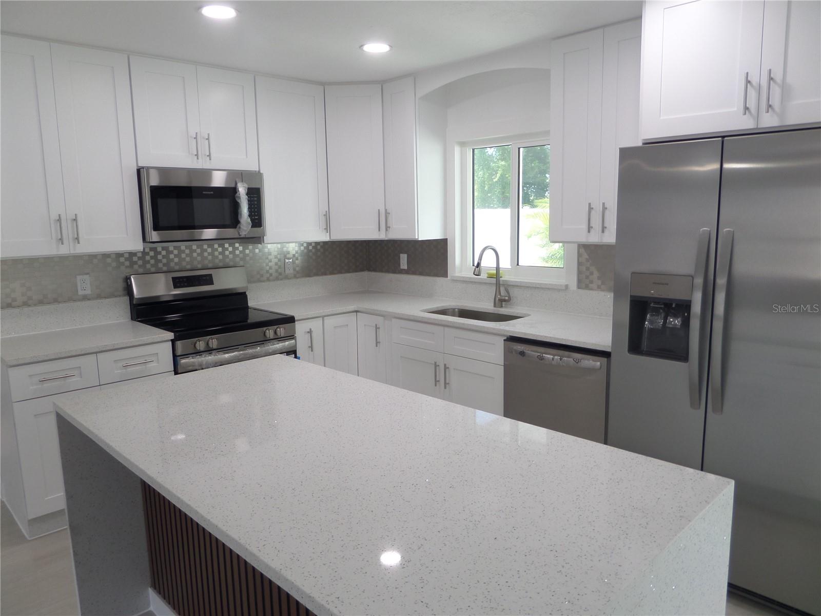 4925 Silk Oak Dr, Sarasota, FL 34232 — photo 16 of 50