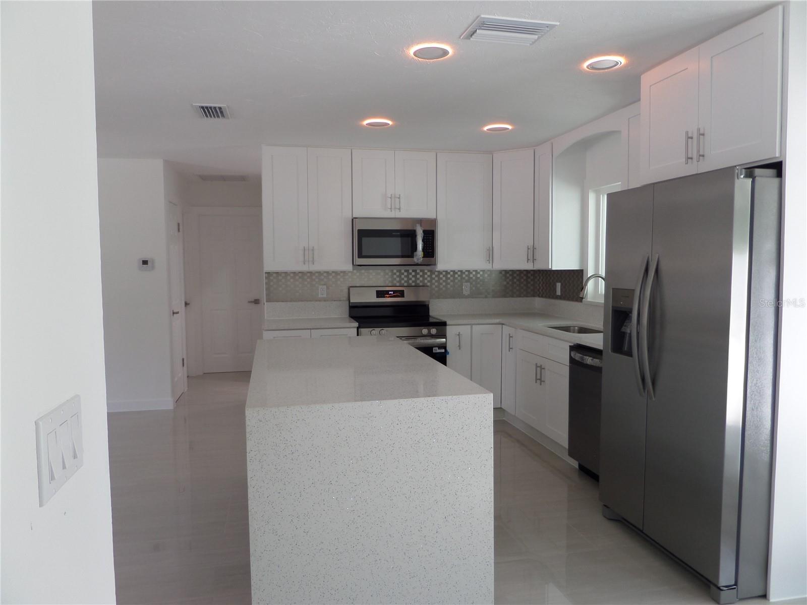 4925 Silk Oak Dr, Sarasota, FL 34232 — photo 6 of 50