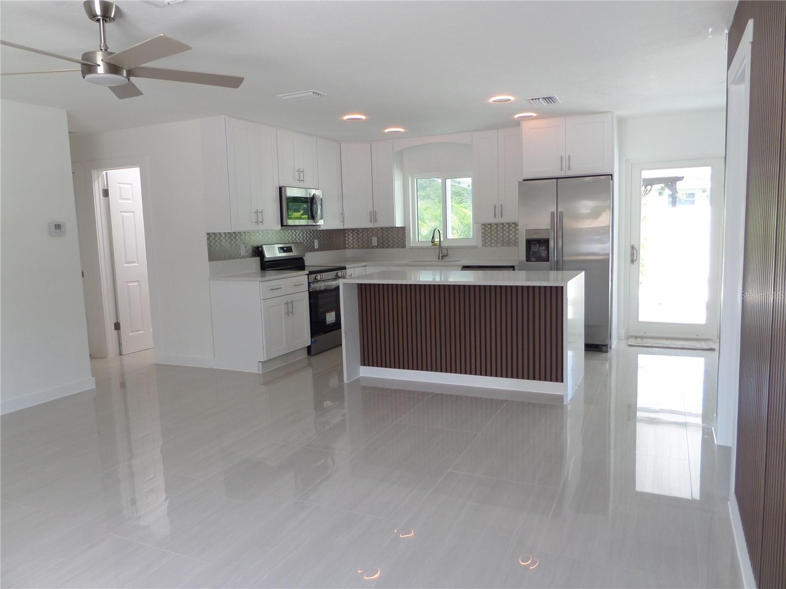 4925 Silk Oak Dr, Sarasota, FL 34232 — photo 7 of 50