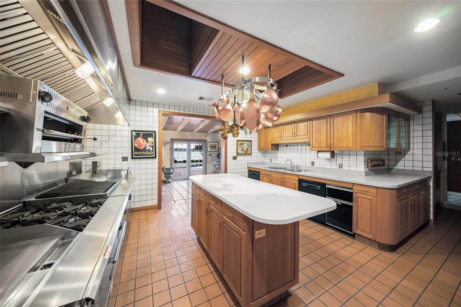 1136 N Lake Shore Dr, Sarasota, FL 34231 — photo 17 of 75