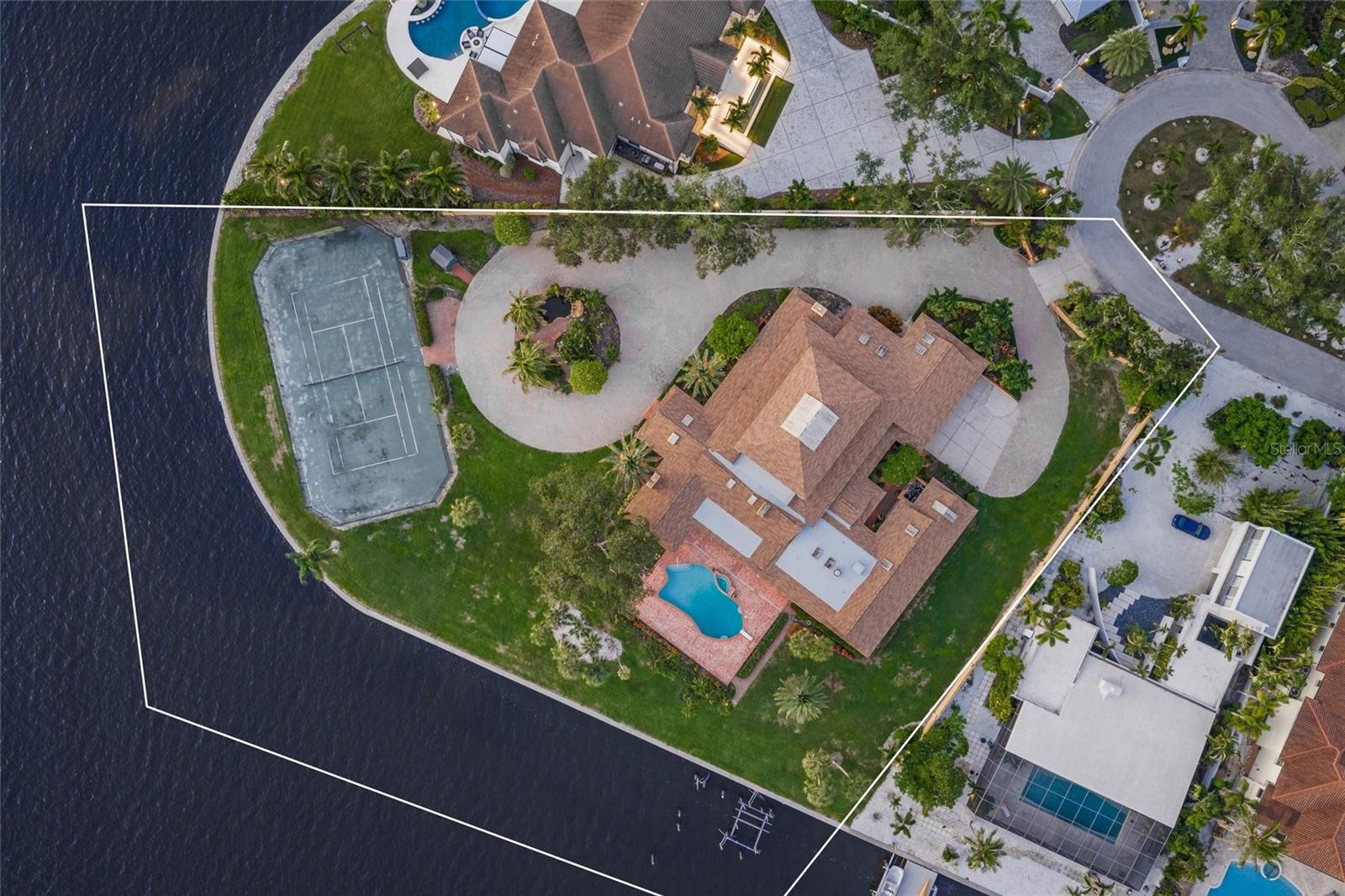 1136 N Lake Shore Dr, Sarasota, FL 34231 — photo 4 of 75
