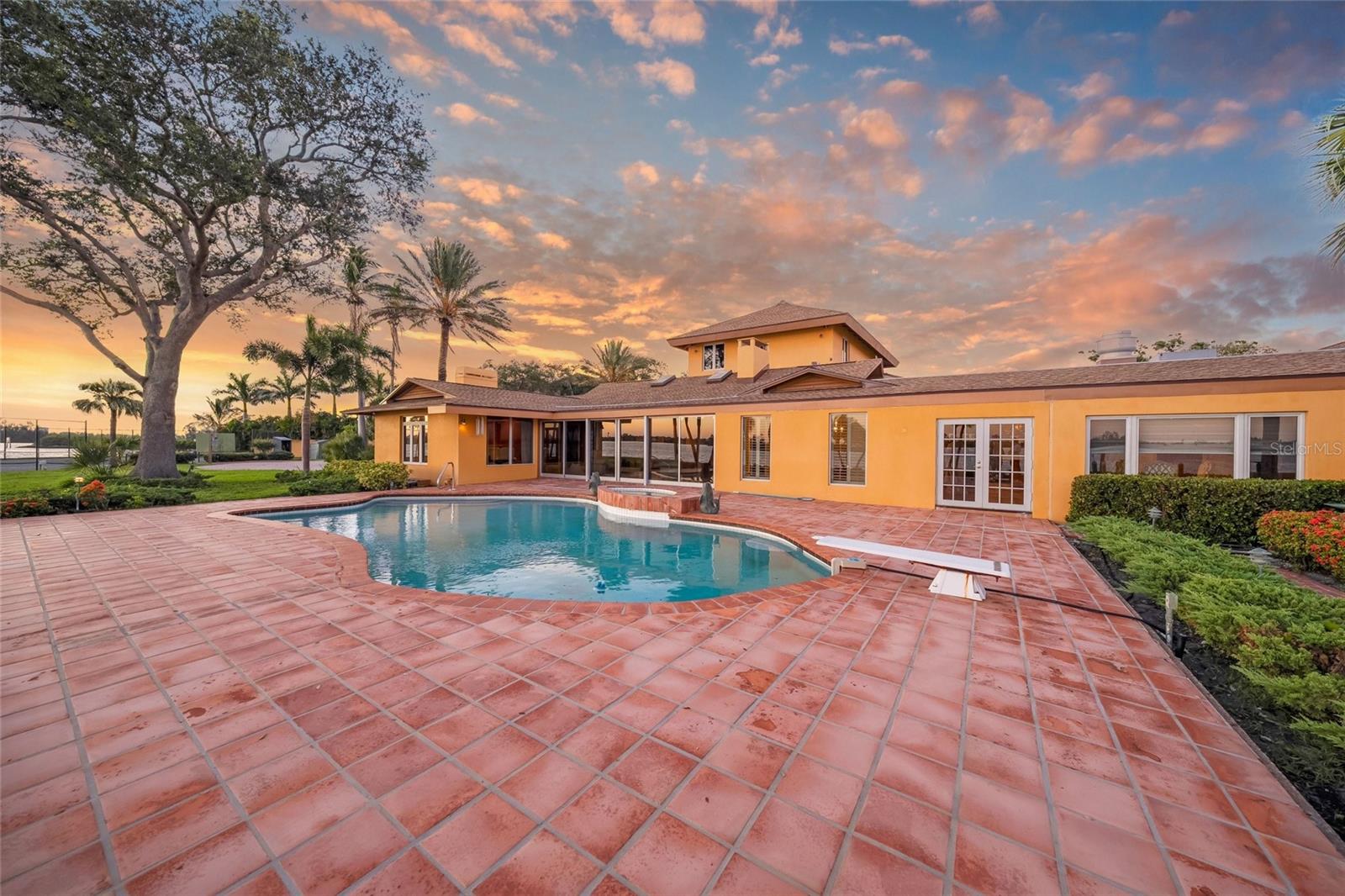 1136 N Lake Shore Dr, Sarasota, FL 34231 — photo 33 of 75