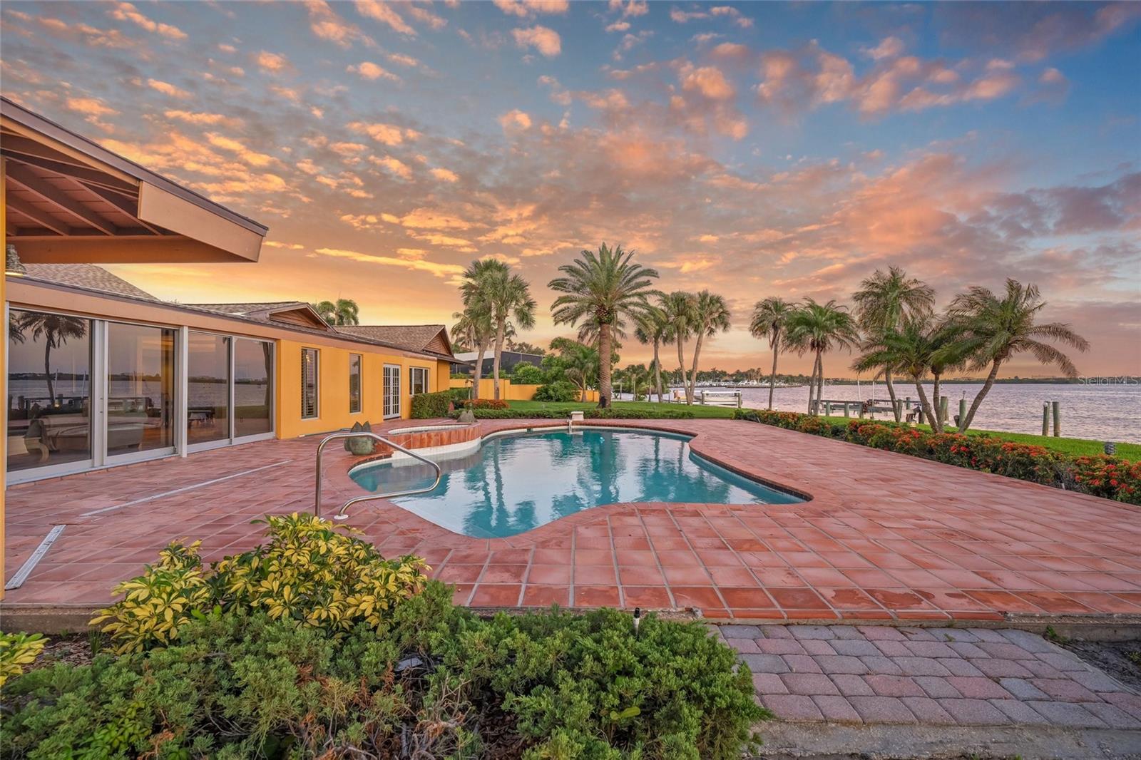 1136 N Lake Shore Dr, Sarasota, FL 34231 — photo 35 of 75