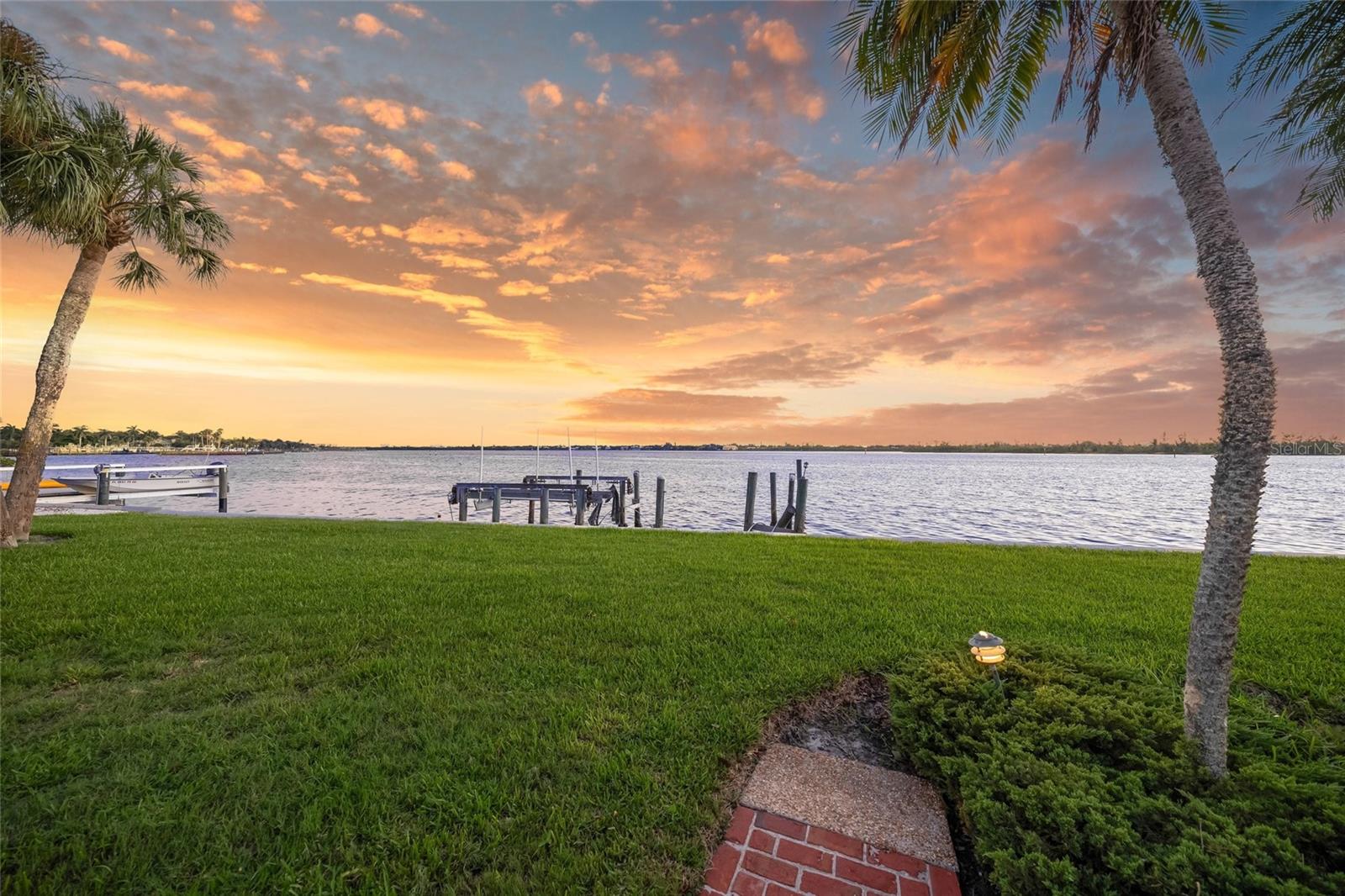 1136 N Lake Shore Dr, Sarasota, FL 34231 — photo 40 of 75