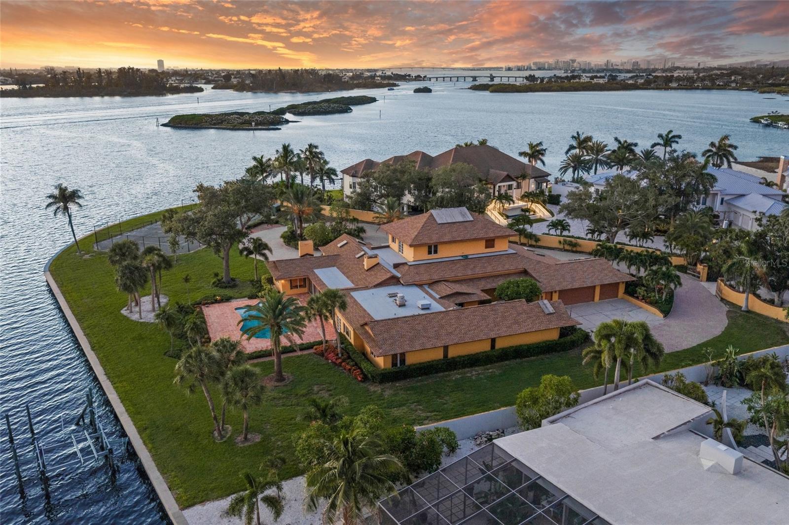 1136 N Lake Shore Dr, Sarasota, FL 34231 — photo 5 of 75