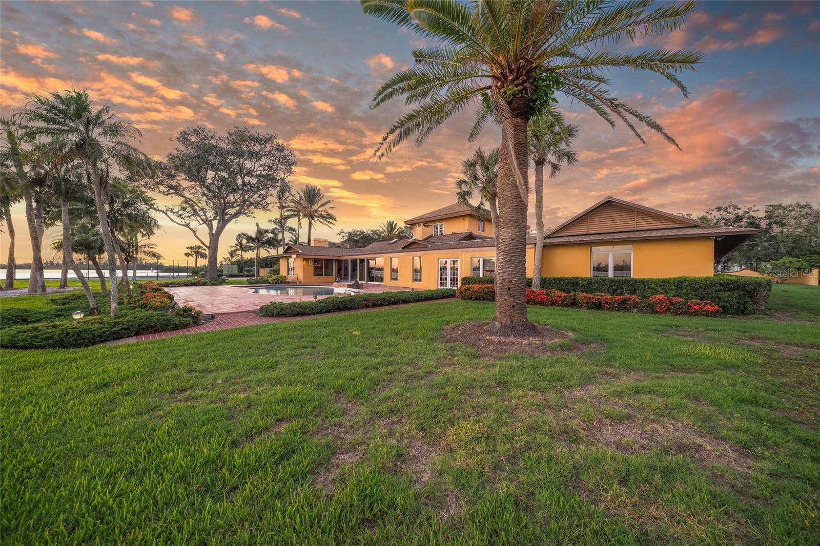 1136 N Lake Shore Dr, Sarasota, FL 34231 — photo 42 of 75