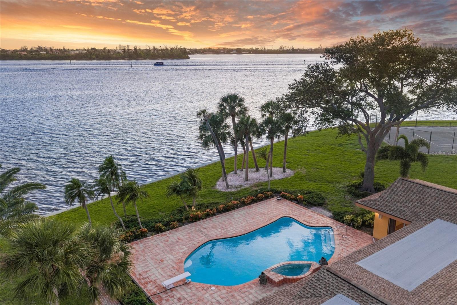 1136 N Lake Shore Dr, Sarasota, FL 34231 — photo 44 of 75