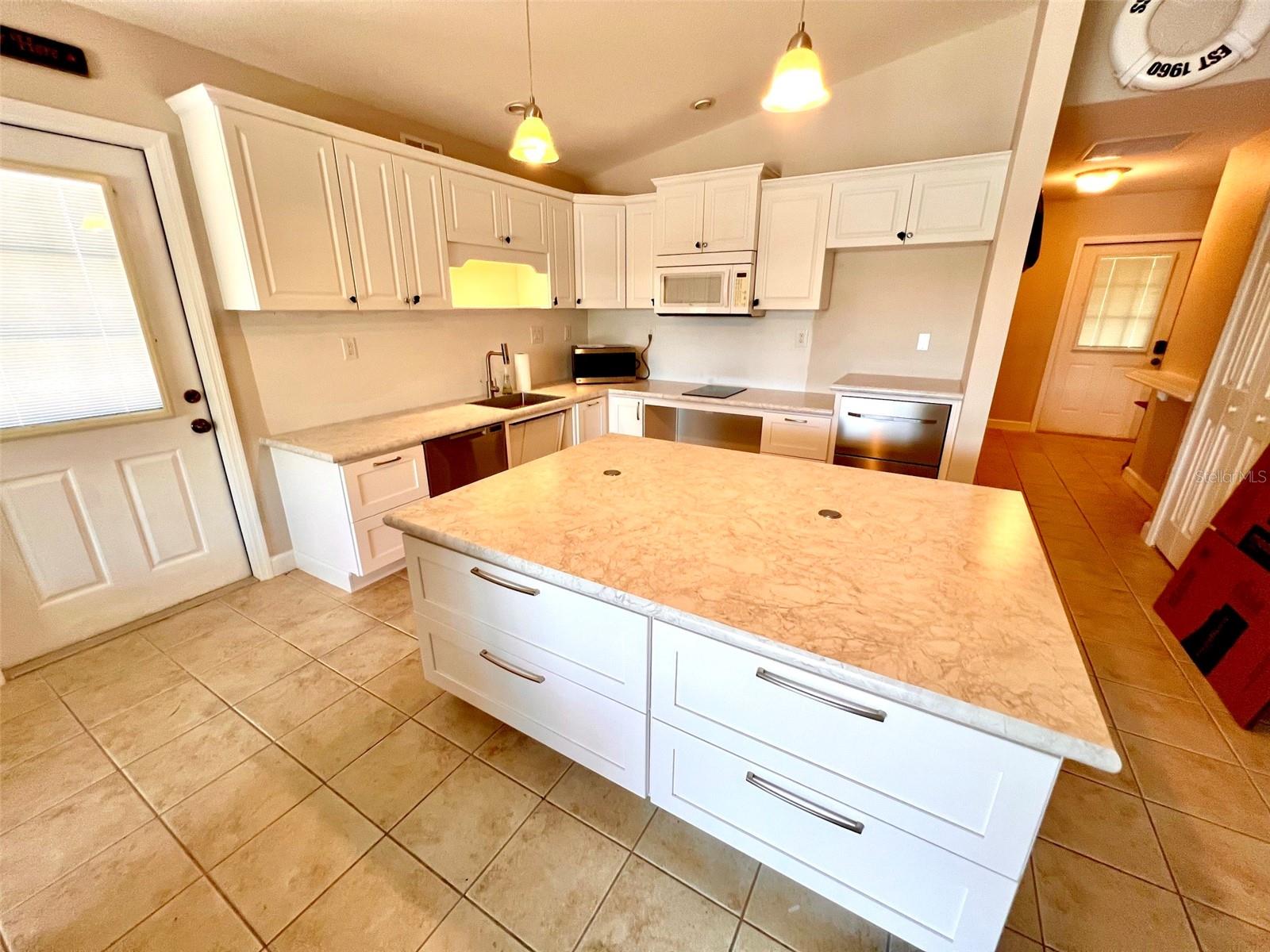 47-49 Hatchett Creek Rd, Venice, FL 34285 — photo 4 of 40