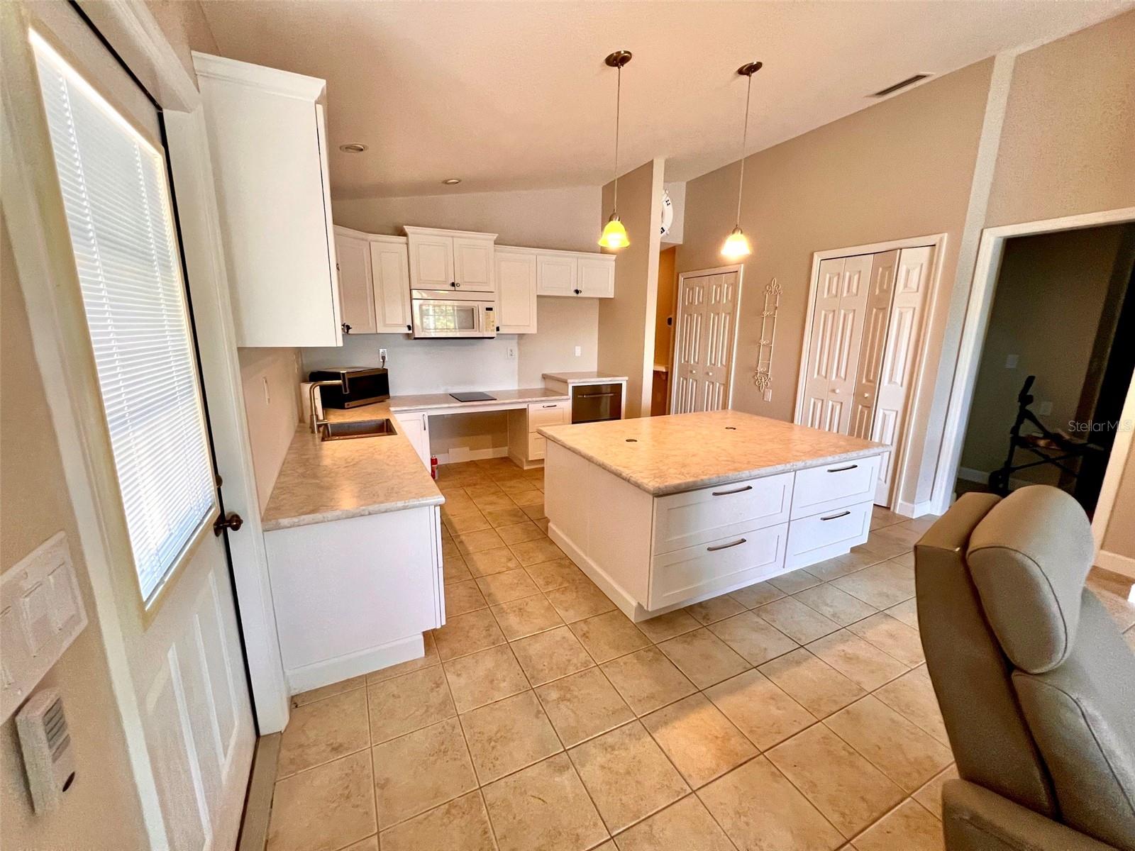 47-49 Hatchett Creek Rd, Venice, FL 34285 — photo 9 of 40