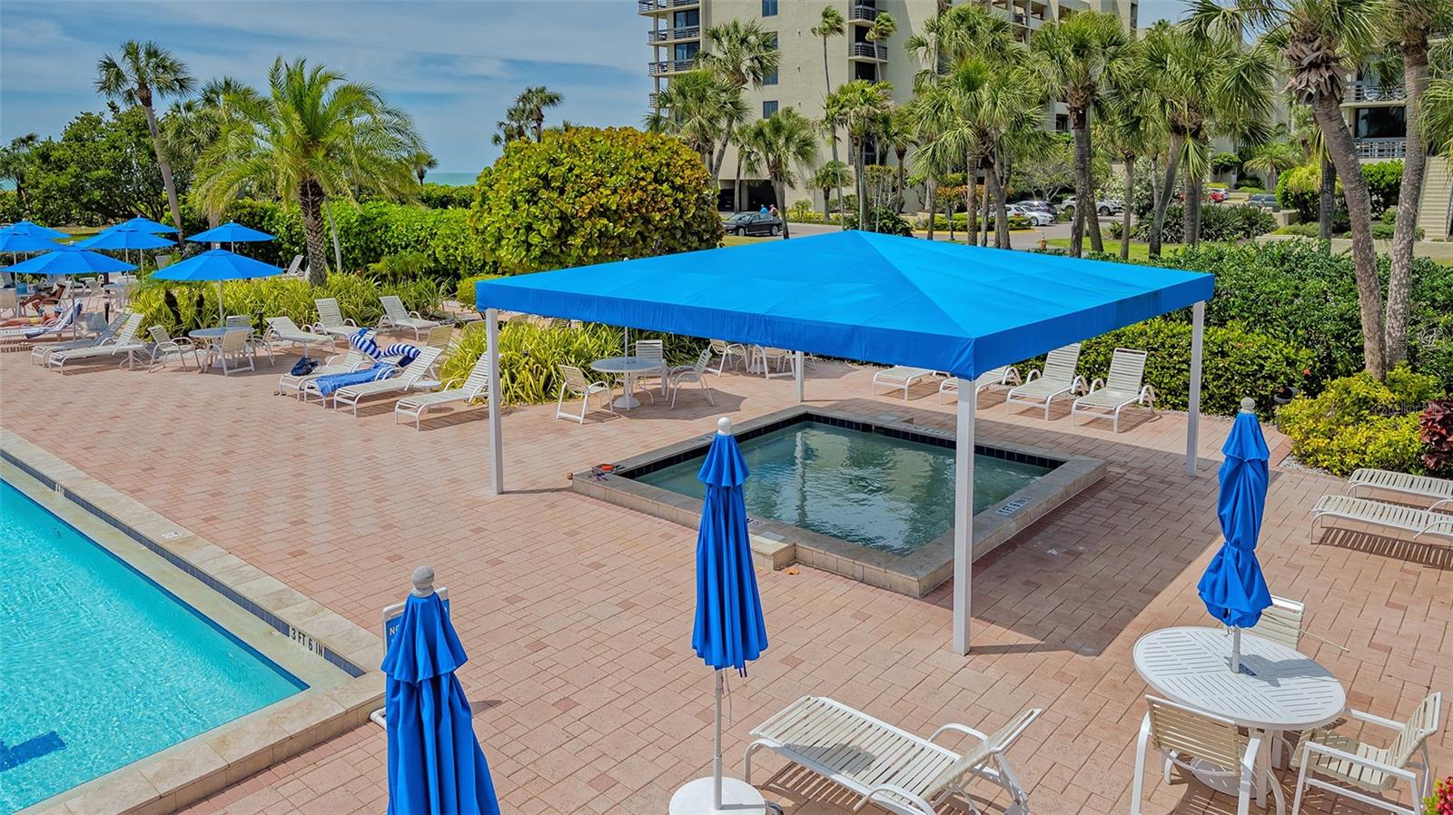 Canopy over kid's pool