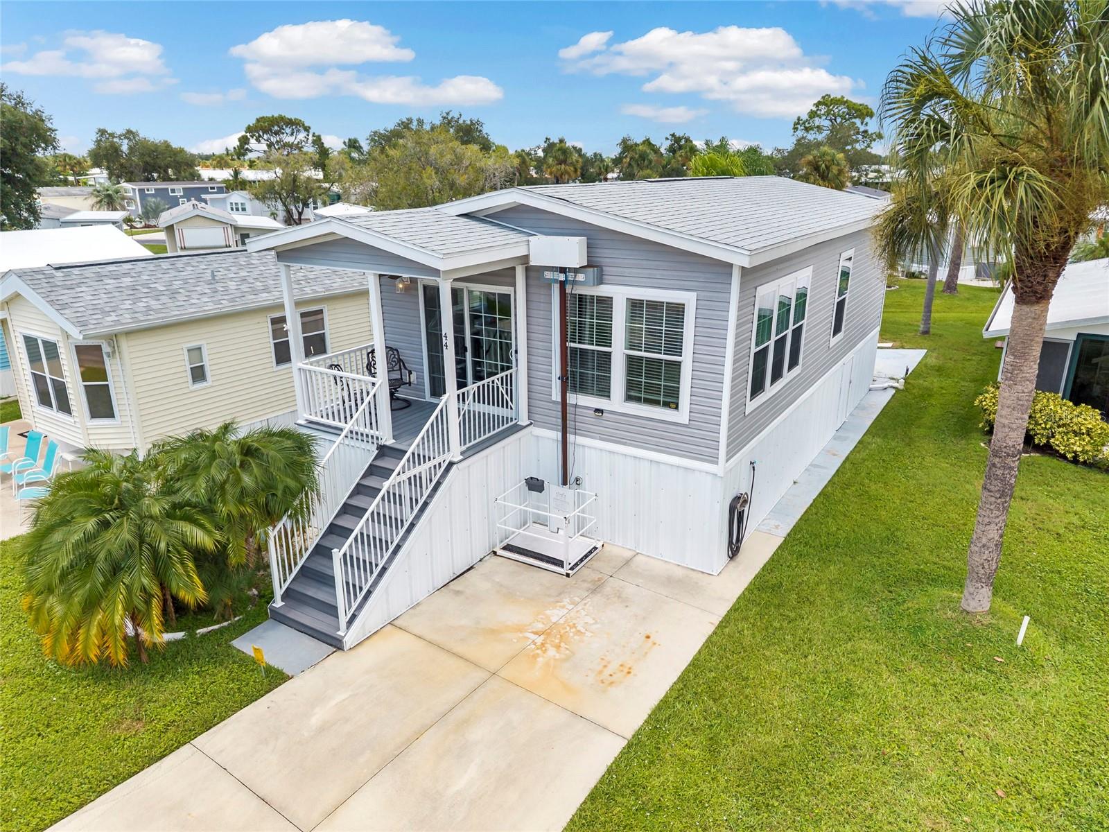 44 Crown Point Dr, Nokomis, FL 34275 — photo 5 of 52