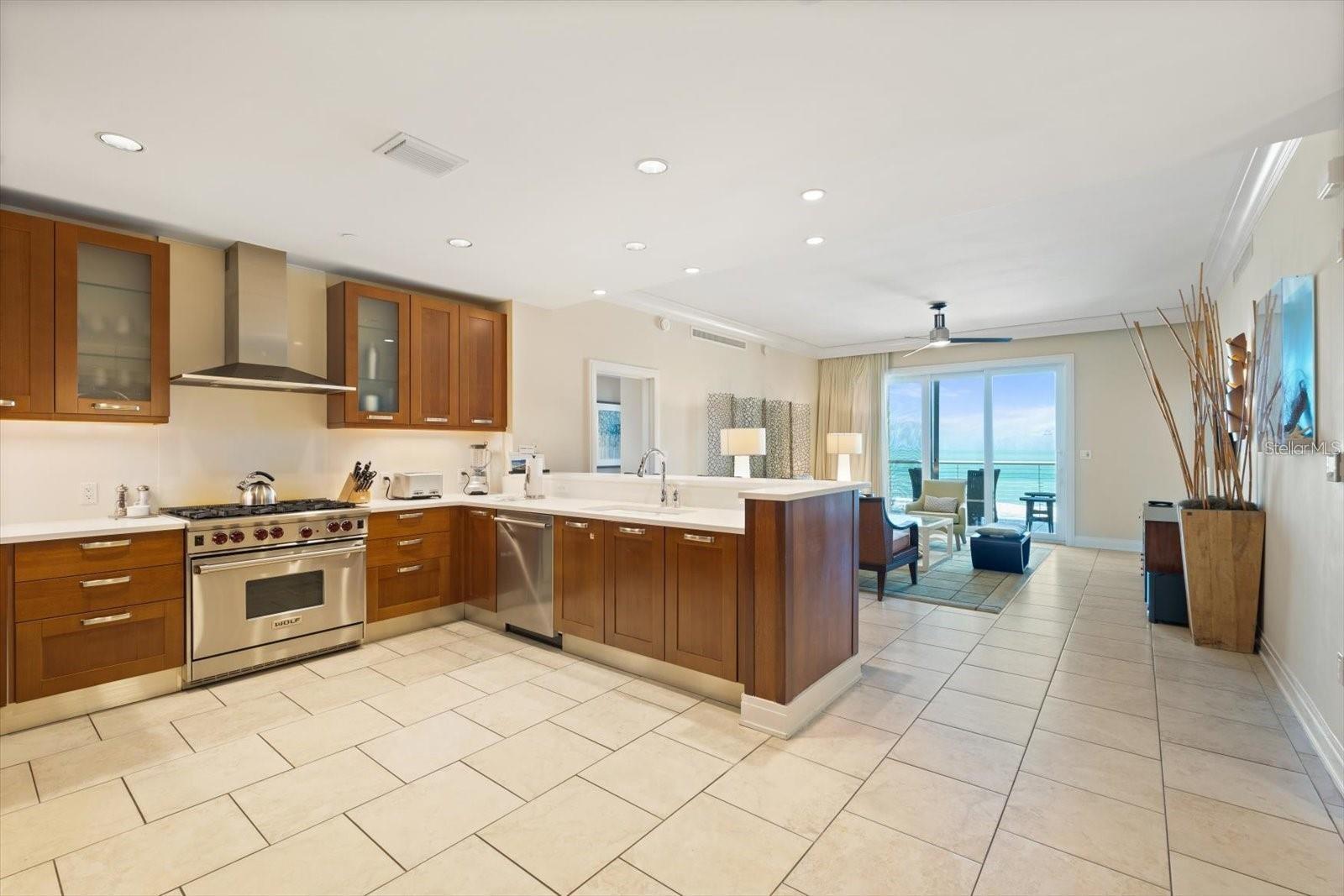 915 Seaside Dr #405, Weeks 22-23, Sarasota, FL 34242 — photo 4 of 71
