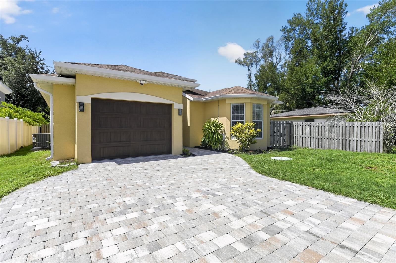1816 Rita St, Sarasota, FL 34231 — photo 2 of 37