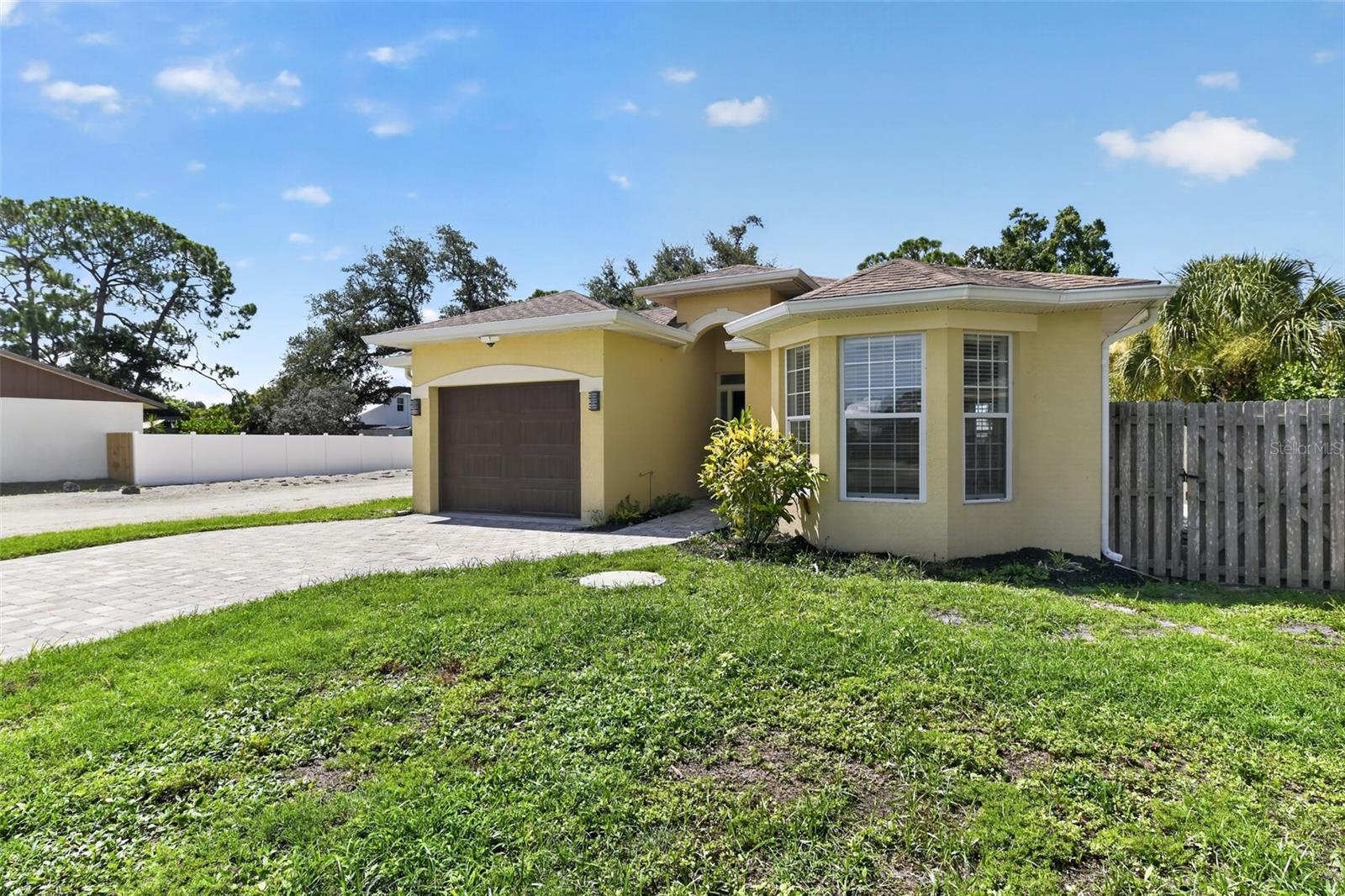 1816 Rita St, Sarasota, FL 34231 — photo 3 of 37
