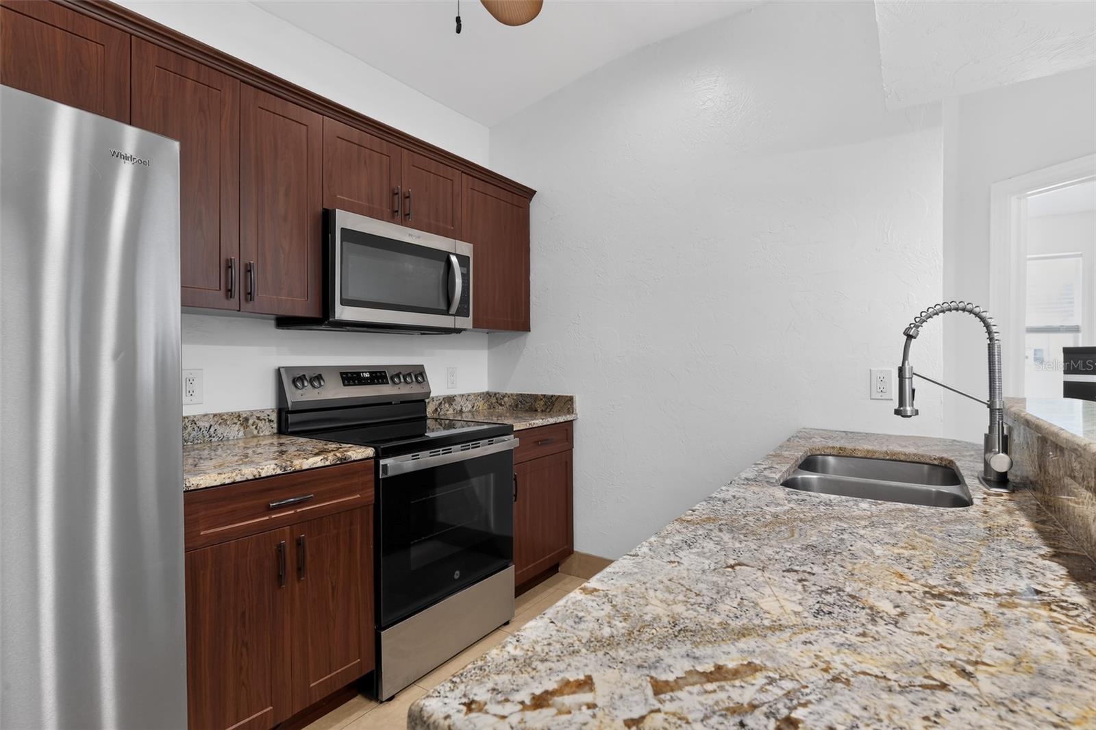 1816 Rita St, Sarasota, FL 34231 — photo 5 of 37