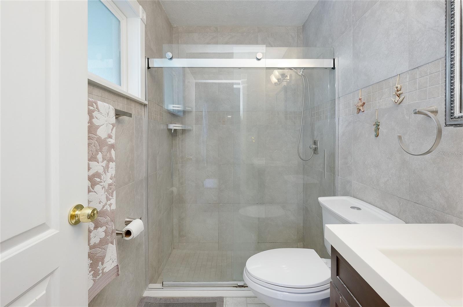 Primary en-suite bathroom
