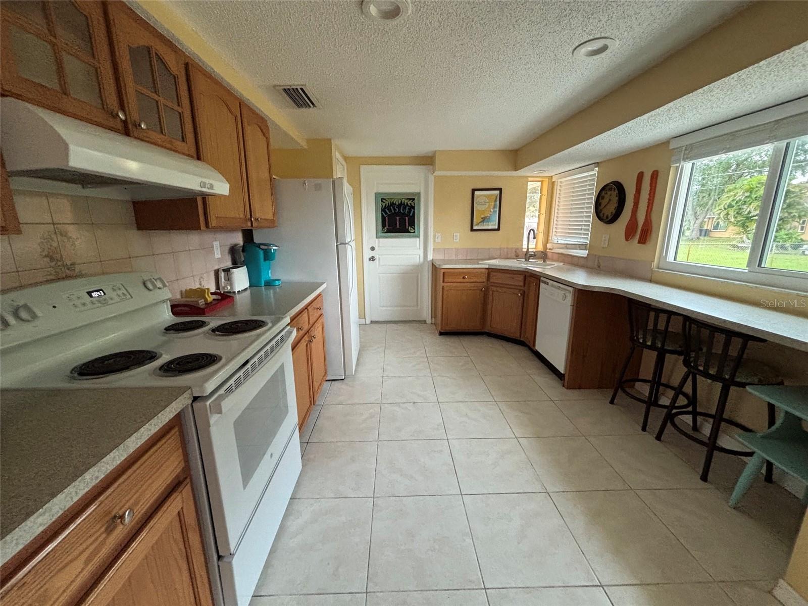 650 Hartford Dr NW, Port Charlotte, FL 33952 — photo 5 of 24