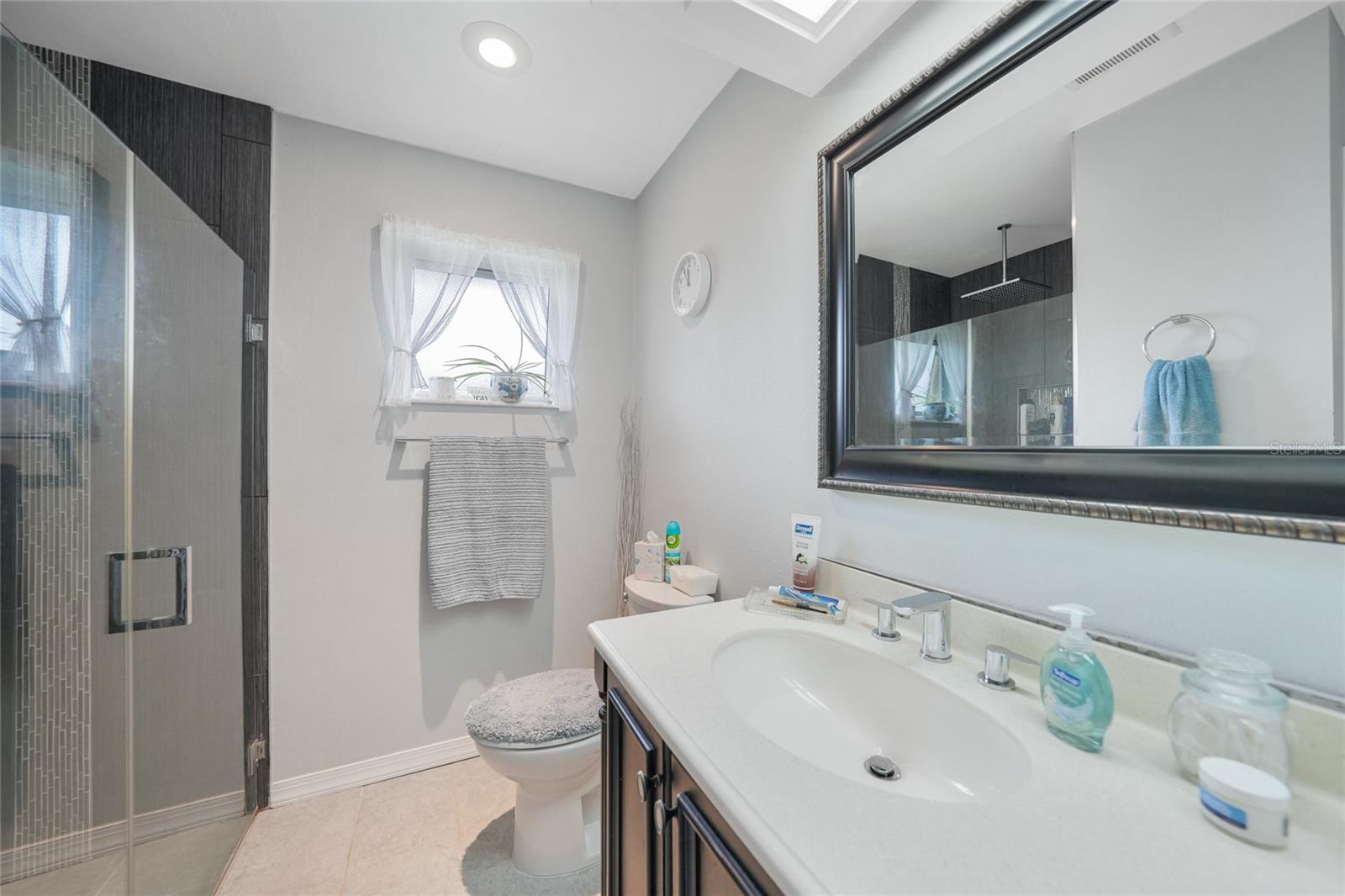Primary En-Suite Bathroom