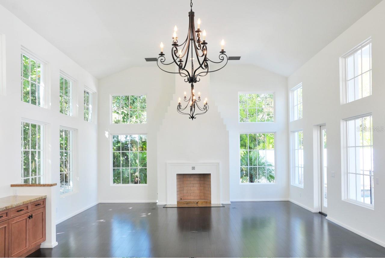 1740 S Orange Ave, Sarasota, FL 34239 — photo 5 of 10