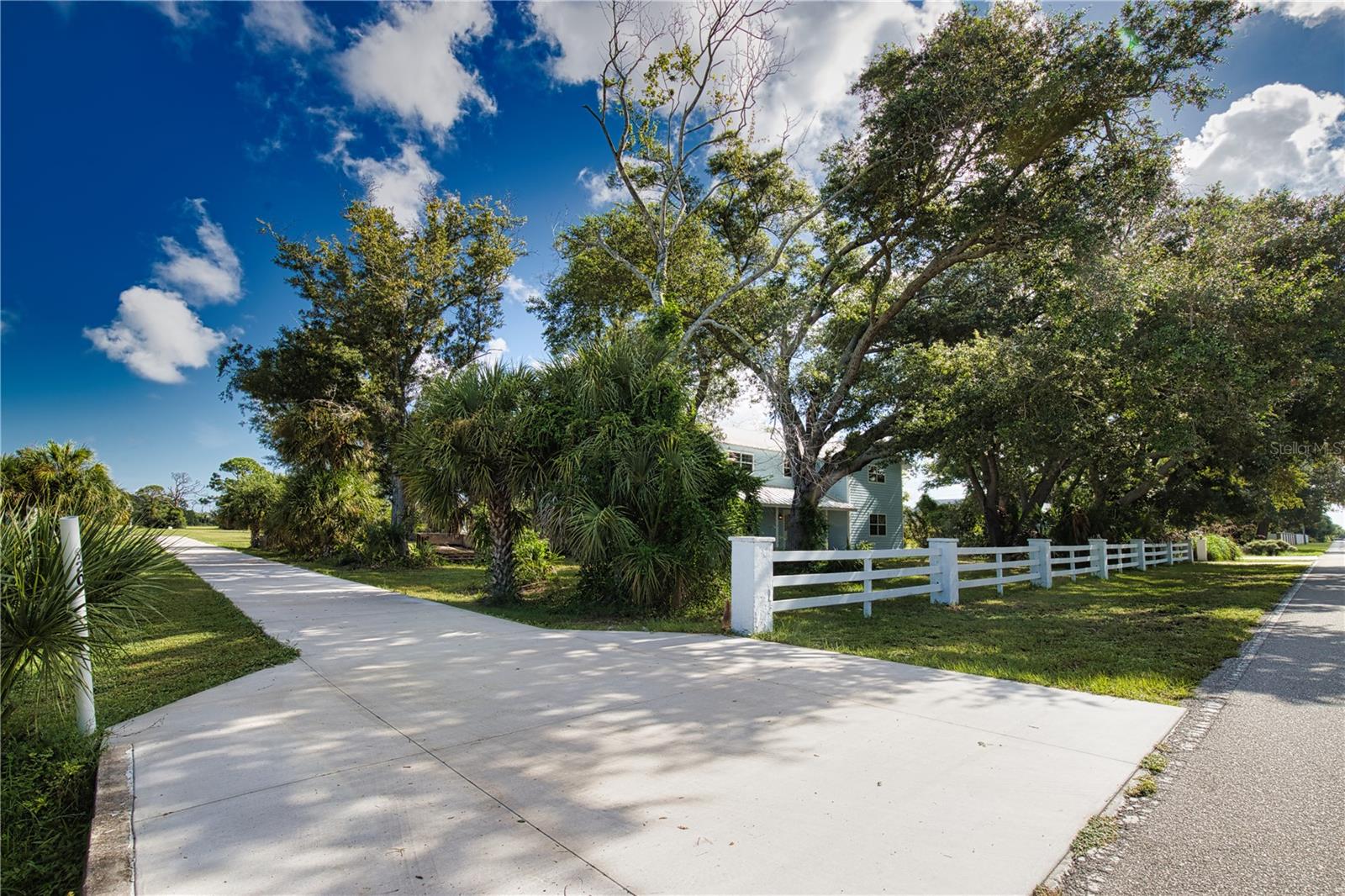 916 Bayshore Dr, Englewood, FL 34223 — photo 5 of 96