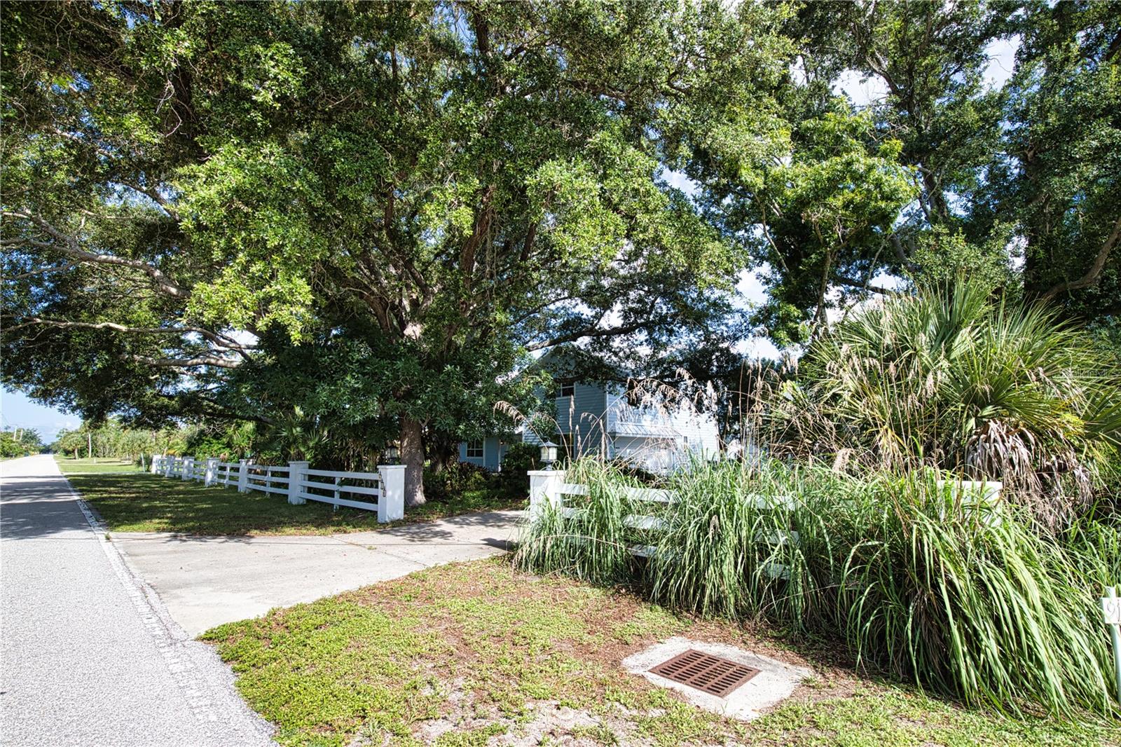 916 Bayshore Dr, Englewood, FL 34223 — photo 7 of 96