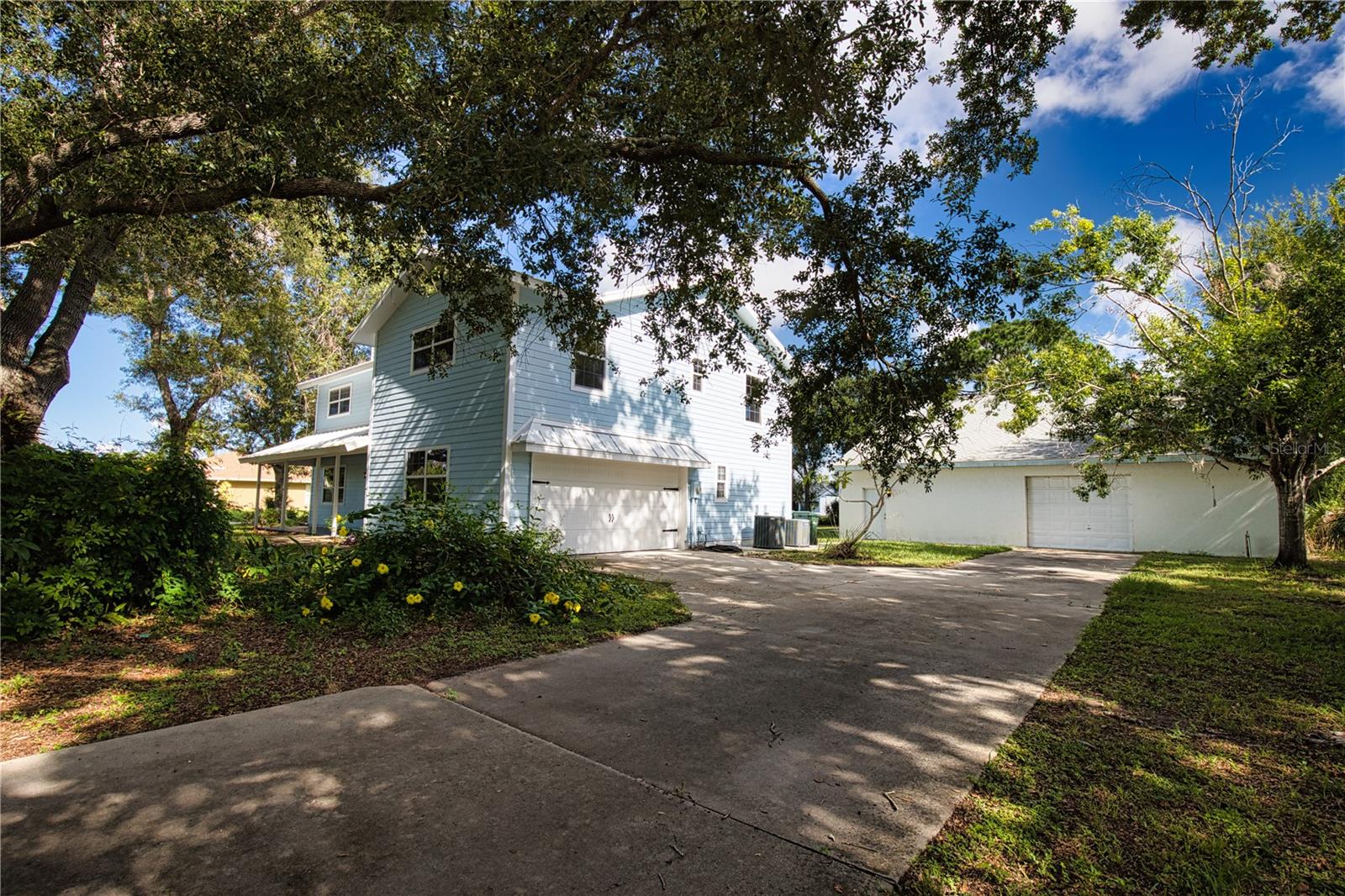 916 Bayshore Dr, Englewood, FL 34223 — photo 8 of 96