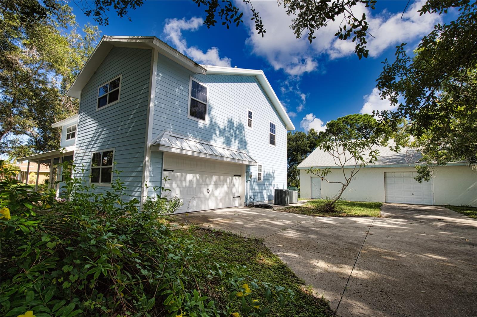 916 Bayshore Dr, Englewood, FL 34223 — photo 9 of 96
