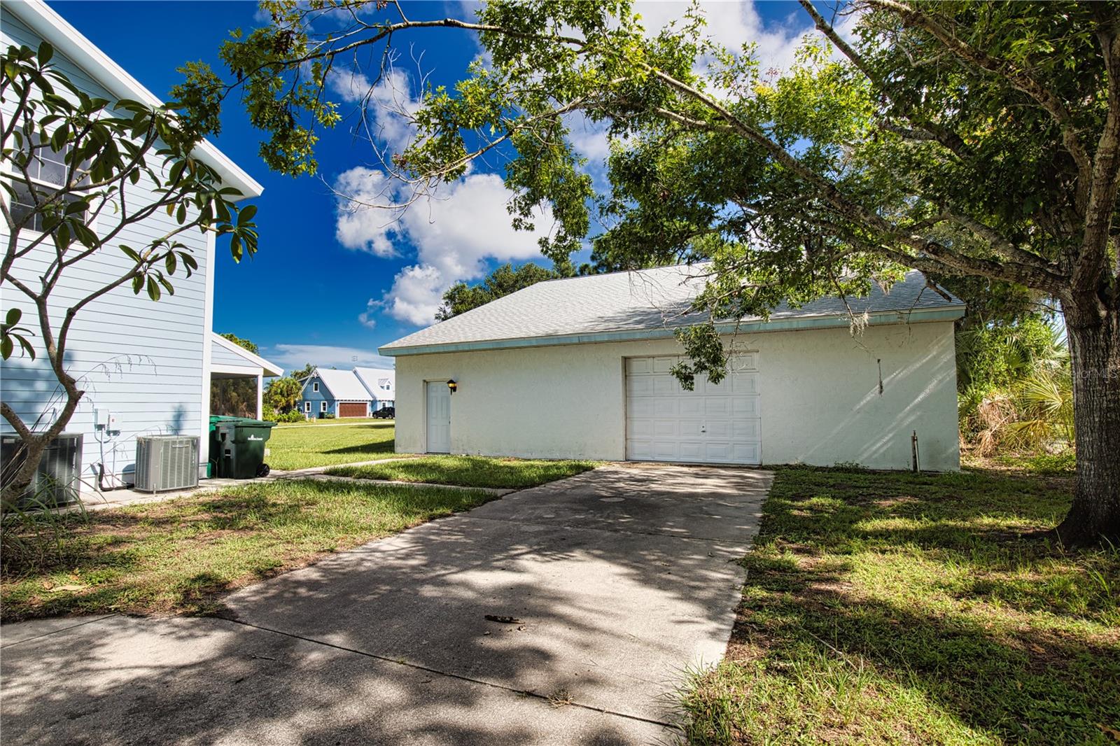 916 Bayshore Dr, Englewood, FL 34223 — photo 10 of 96